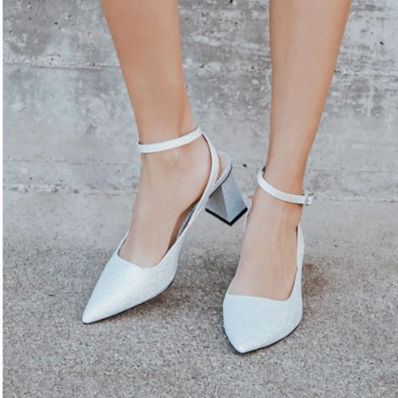 Lulus Shoes - Lulu's I  NWT Annais Silver Glitter Pointed Pump